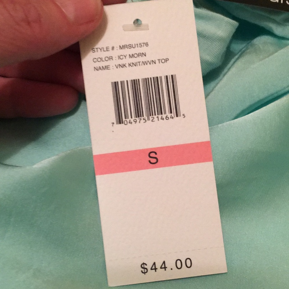 Flutter & Kick Maternity Top In Size Small - Picture 3 of 5